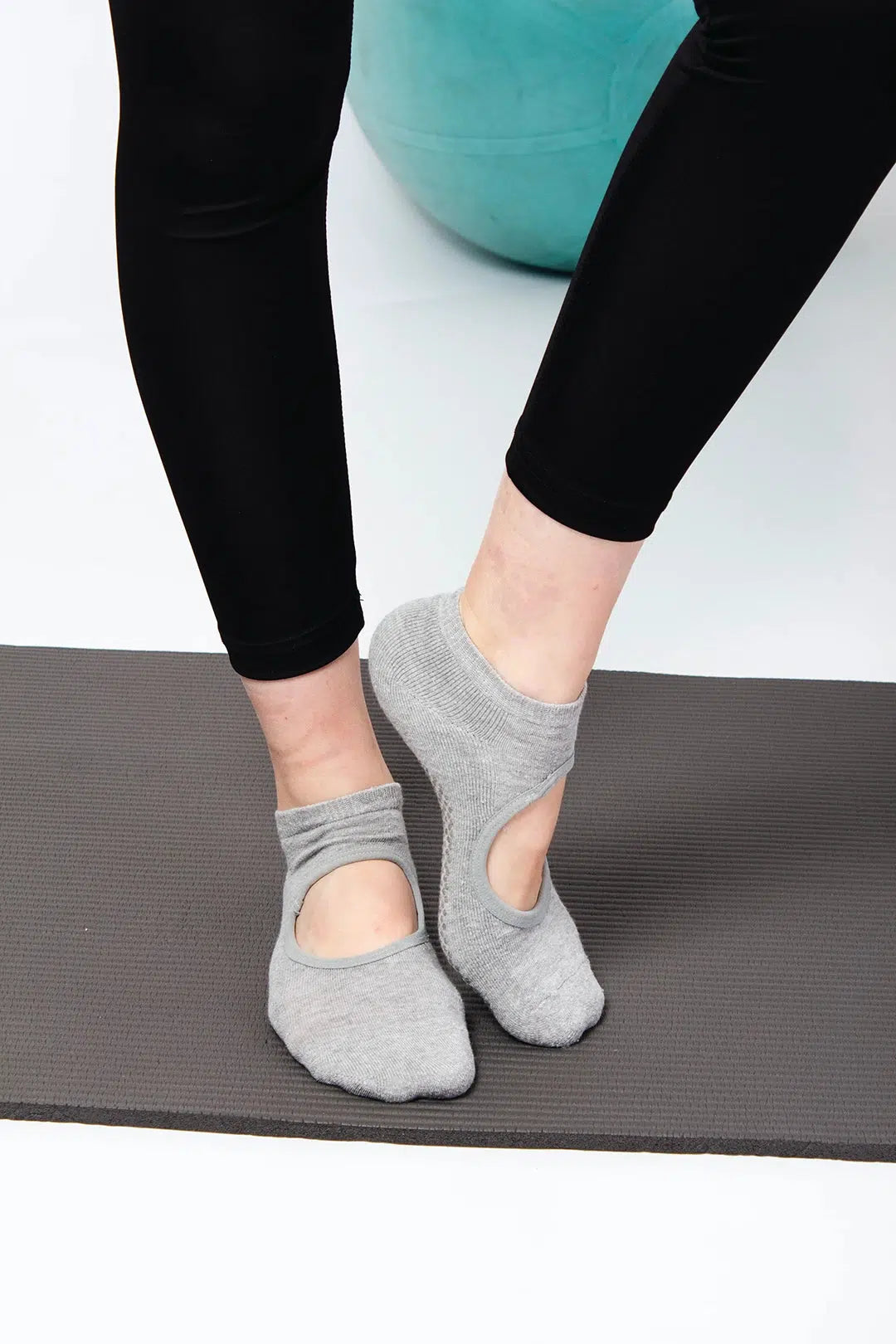 2Pairs Yoga Socks with Grips Non Slip Grip Crew Socks for Pilates