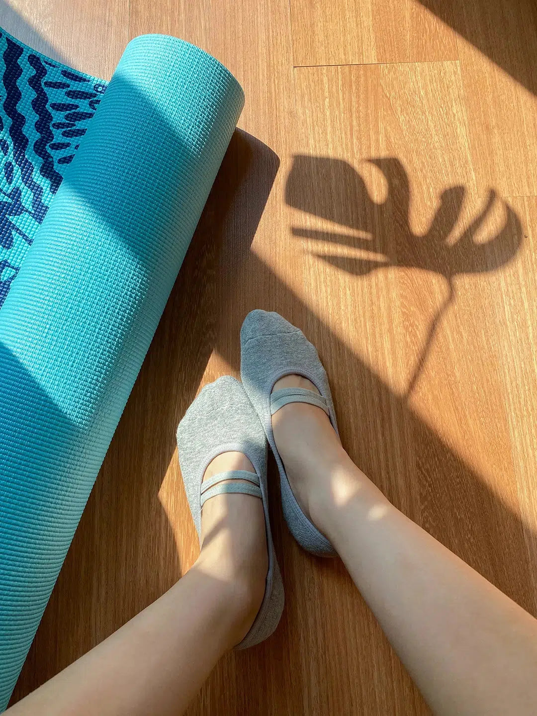 GoWith-non-slip-yoga-socks-gray