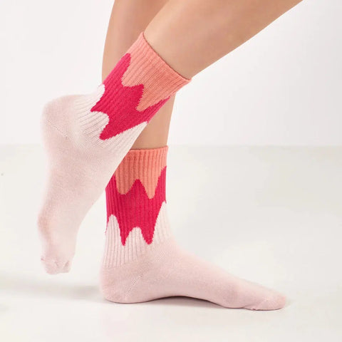 GoWith-wavy-striped-colorful-socks-for-women